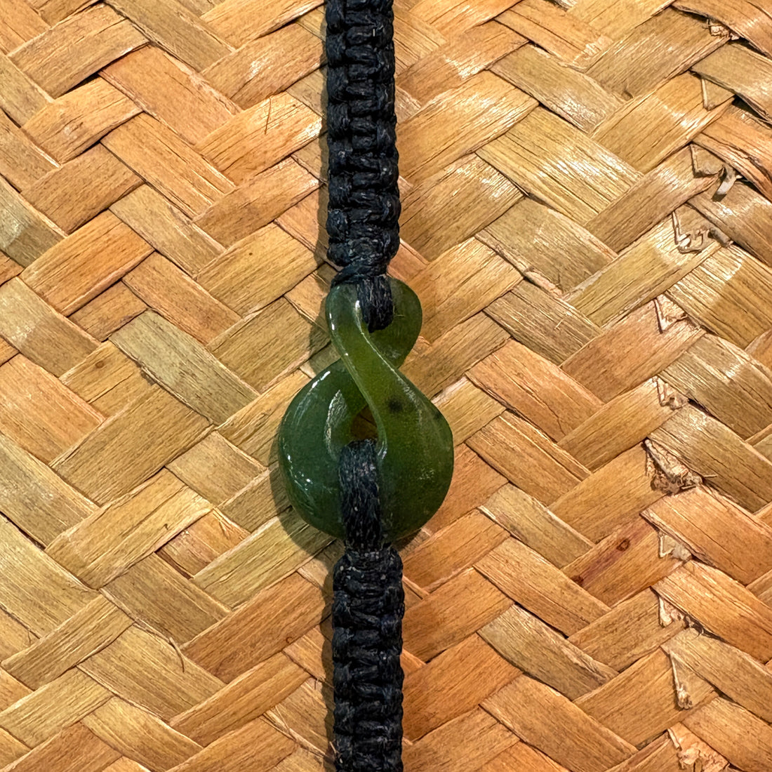 Jade Single Crossover Bracelet